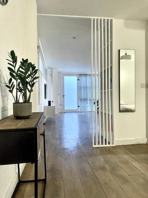 Spacious Industrial Style Apartment London Eksteriør billede